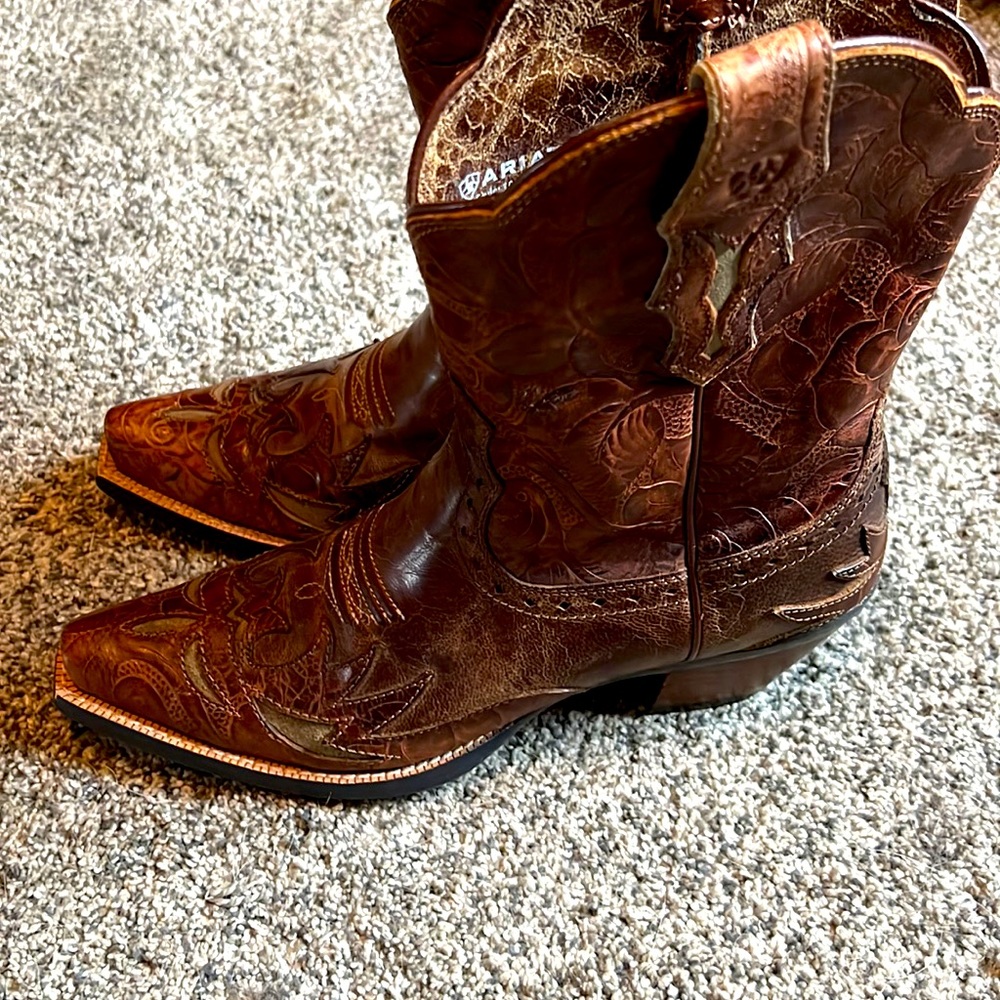 Ariat woman's cowboy boots